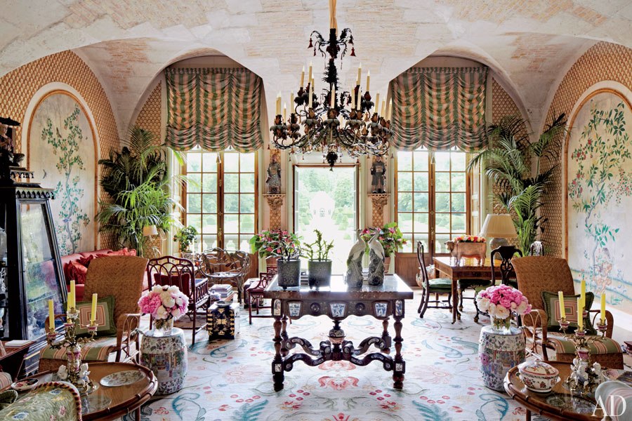 ВАЛЕНТИНО ГАРАВАНИ [шато в азиатском стиле близ Парижа]