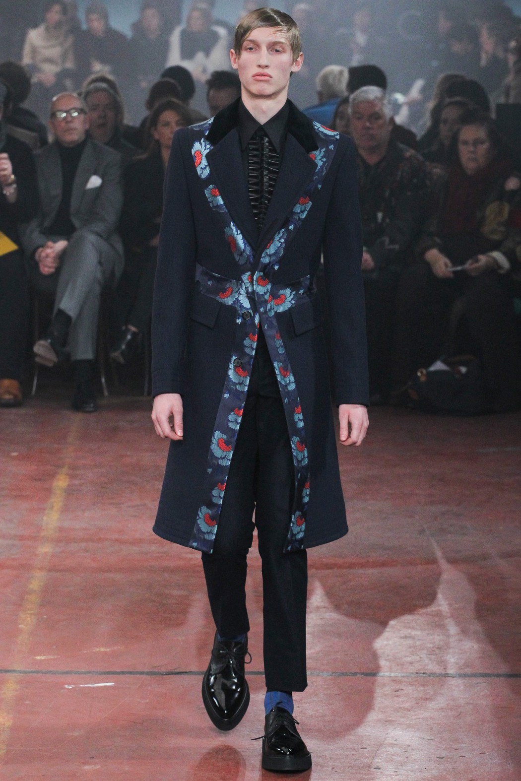 Alexander McQueen осень зима 2015 2016 мужская мода